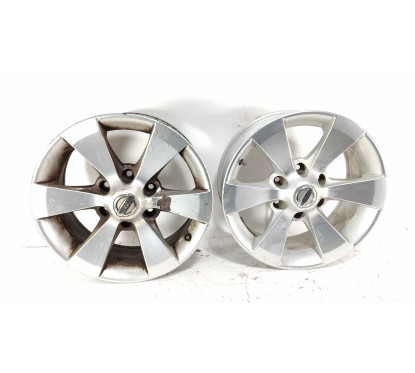 N.4 Cerchi In Lega Nissan Terrano II R17 6x139,7 Foro Centrale 100 Et25 7J. Difetto Vernice