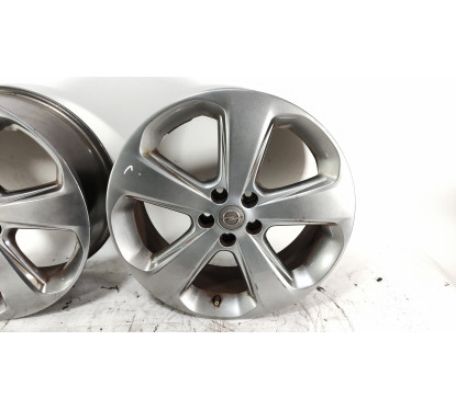 N.4 Cerchi In Lega Opel Astra J R18 5x105 Foro Centrale 56,6 7J Difetto Colore